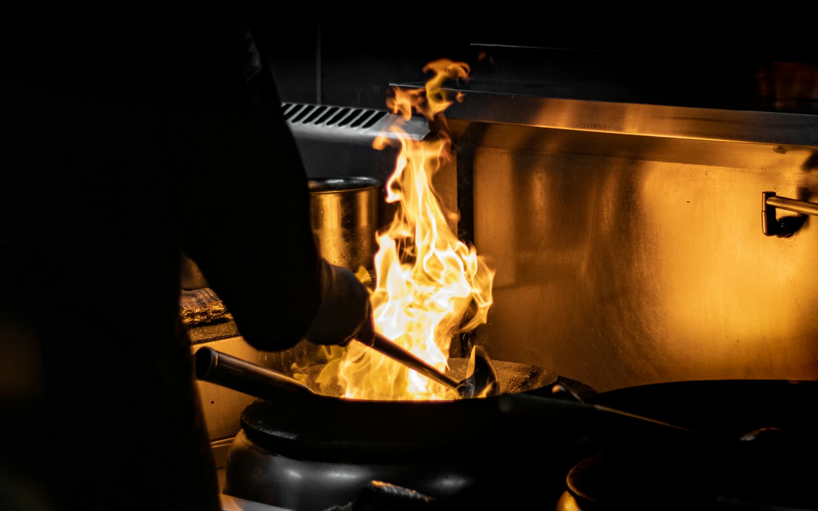 Offenes Feuer in der Küche von EMBER